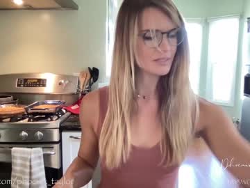 girl phoenix_taylor image #1760797