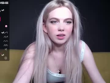 girl small_blondee image #1587588