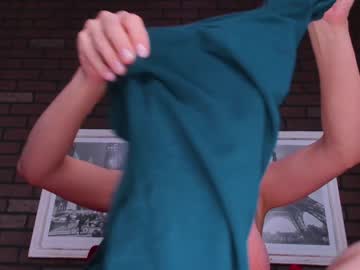girl incrediblyomelia image #1227437