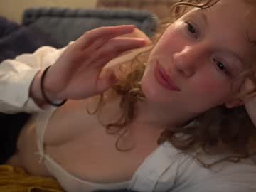 girl sistinehashands image #3538238
