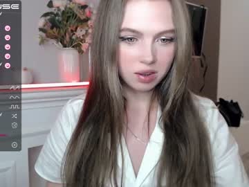 girl small_blondee image #2764956