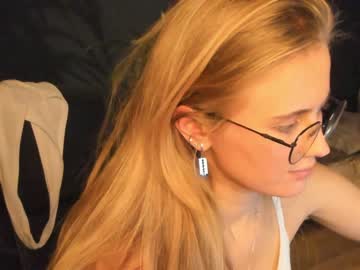 girl linellali image #2995253