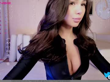 girl hollyextra image #3667359