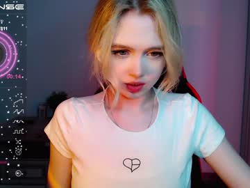 girl small_blondee image #3795956