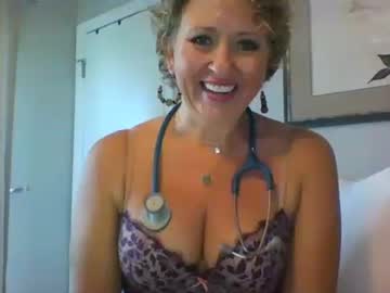 girl momnxtdoor image #4035362