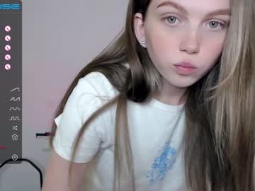 girl small_blondee image #2835609
