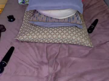 girl lean_lie image #3752998