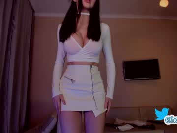 girl hollyextra image #3052977