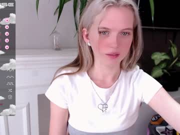 girl small_blondee image #2489760