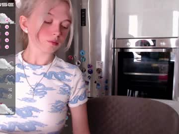 girl small_blondee image #2519471