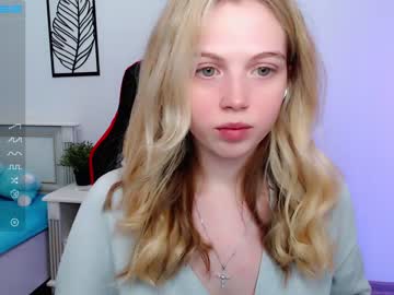 girl small_blondee image #3767731