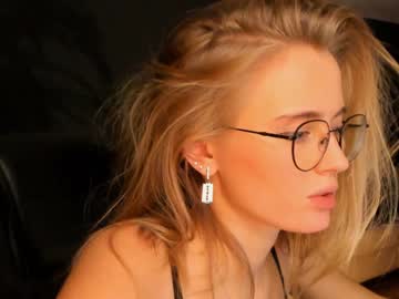 girl linellali image #2908870