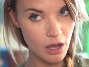 girl phoenix_taylor image #2028833