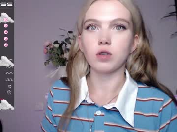 girl small_blondee image #2578667