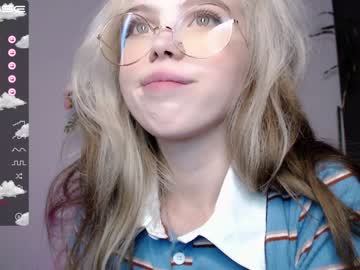girl small_blondee image #2578598