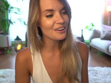 girl phoenix_taylor image #2057532