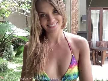 girl phoenix_taylor image #2824704
