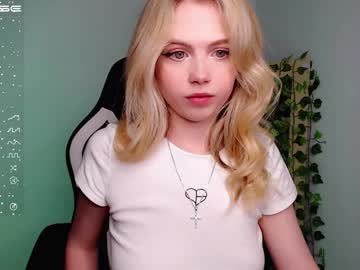 girl small_blondee image #3832259