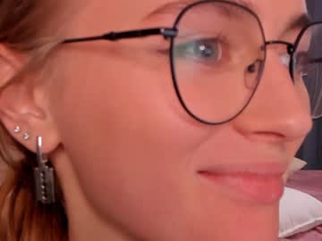 girl linellali image #2758044