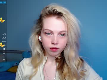 girl small_blondee image #3773593