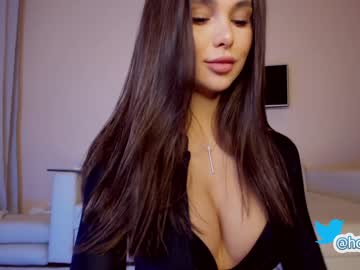 girl hollyextra image #3193264