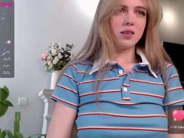 girl small_blondee image #1809373