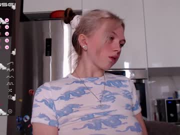 girl small_blondee image #2519372