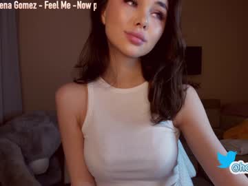 girl hollyextra image #1767596