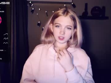 girl small_blondee image #419634