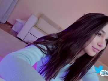girl hollyextra image #3003715