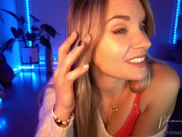 girl phoenix_taylor image #1037815
