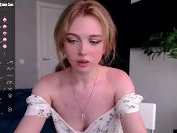 girl small_blondee image #1910615