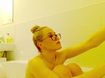 girl myassistant image #1762577
