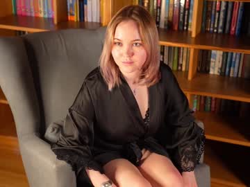 girl dinasmit image #4027034