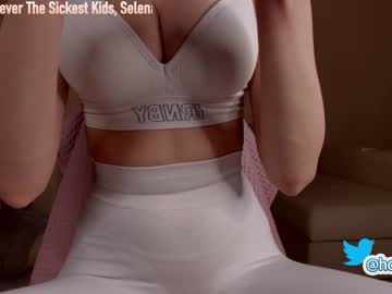 girl hollyextra image #1343482