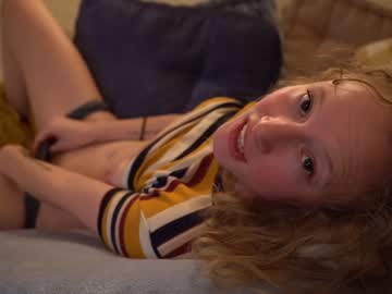 girl sistinehashands image #3195778