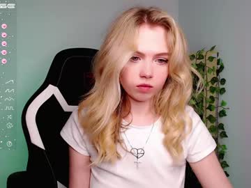 girl small_blondee image #3832573