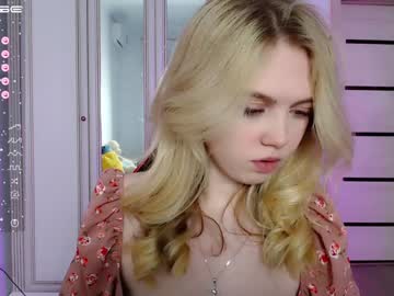 girl small_blondee image #3789964