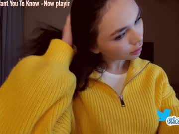 girl hollyextra image #1767311