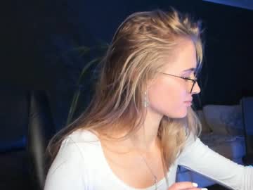 girl linellali image #2851118