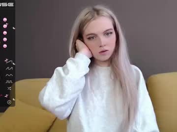 girl small_blondee image #1549979
