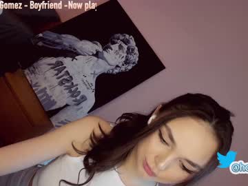 girl hollyextra image #2089332