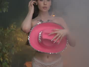 girl ella_knockers_xl image #2009314