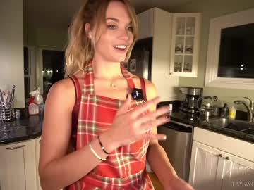 girl phoenix_taylor image #1044829