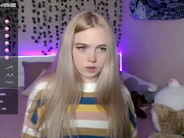 girl small_blondee image #426412