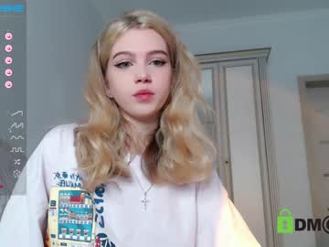 girl small_blondee image #3414152