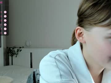 girl marianhallsted image #4034222