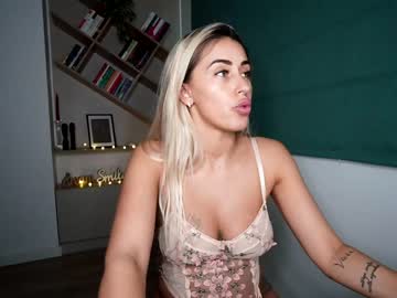 girl laurabae_ image #3078112
