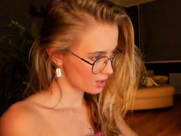 girl linellali image #2901843