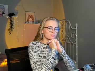 girl linellali image #2470127